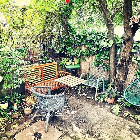 Flat In Historic Villa With Your Own Private Garden, Near City Park 布达佩斯 外观 照片