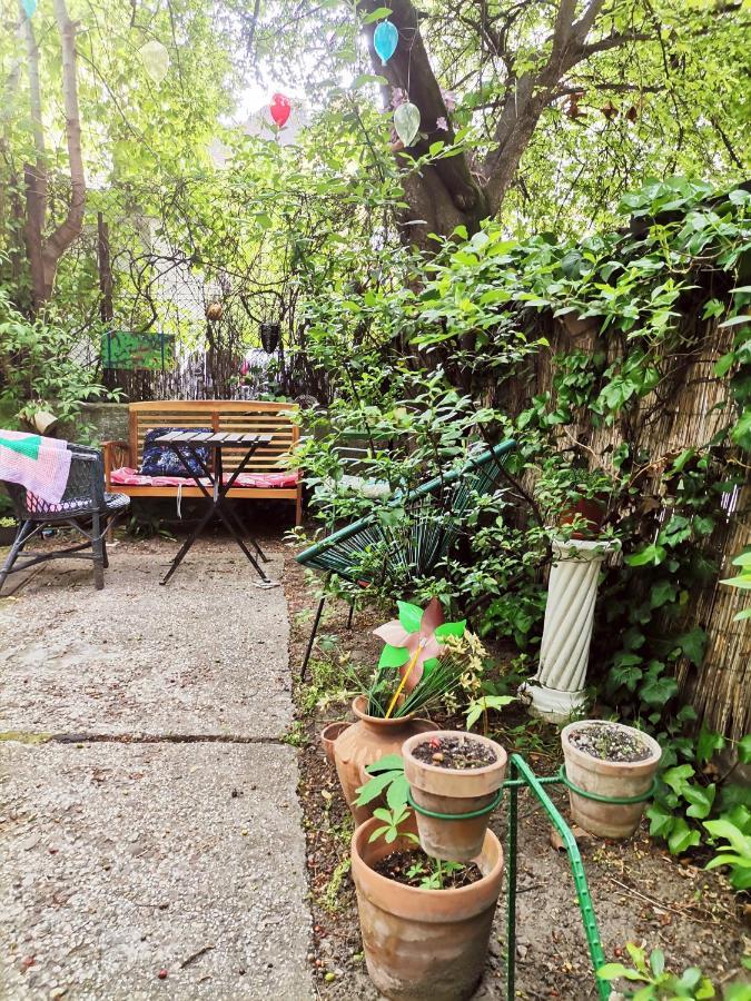 Flat In Historic Villa With Your Own Private Garden, Near City Park 布达佩斯 外观 照片
