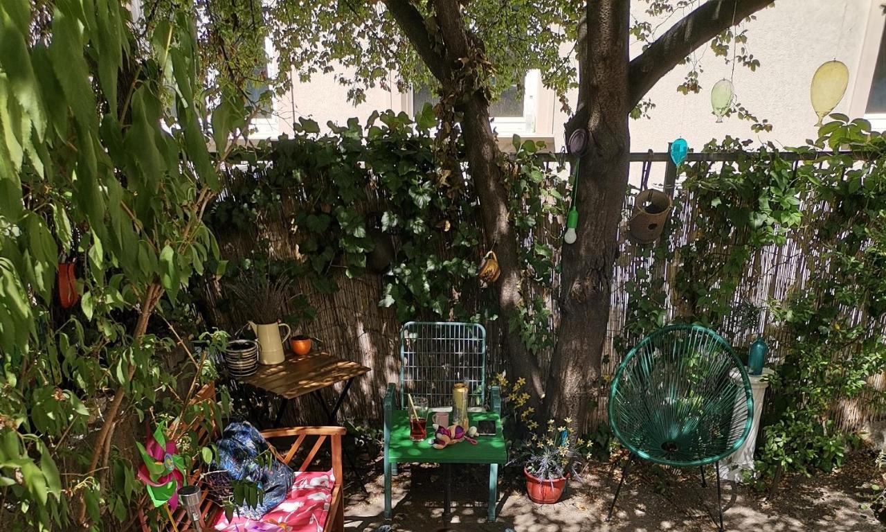 Flat In Historic Villa With Your Own Private Garden, Near City Park 布达佩斯 外观 照片